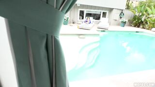 2019-01-11-4332361-stripper-smokeshow_720