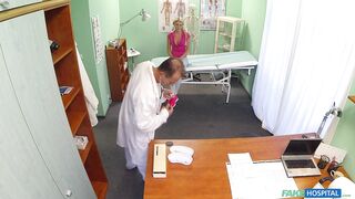 2015-10-13-4085231-slim-babe-wants-sex-with-doctor_720