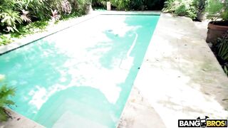 2020-01-13-8924391-kosames-magnificent-booty_720