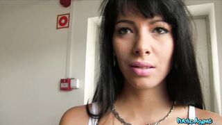 2015-07-31-4067111-black-haired-babe-fucks-stranger-for-cash-in-public_720