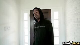 2019-12-22-8930971-emily-willis-takes-on-a-monster-cock_720