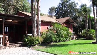 2016-08-08-4186141-welcome-to-the-neighborhood_720