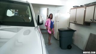 2018-06-08-2988181-hot-teen-gets-recycled_720