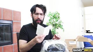 2019-08-23-8944501-virtual-reality-jenna-fox-fucks-so-real_720