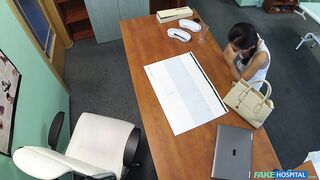 2015-10-23-4084851-russian-chick-gives-doctor-a-sexual-favour_720