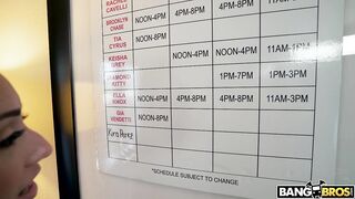 2020-03-29-8905001-kira-perez-meets-her-bbc-crush_720