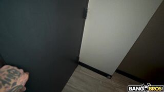 2020-03-29-8905001-kira-perez-meets-her-bbc-crush_720