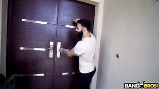 2019-11-28-8913991-cooking-with-bang-bros_720