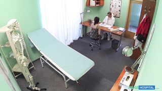 2015-05-26-4085731-busty-beauty-needs-doctor-to-keep-her-contraceptive-prescription-secret_720