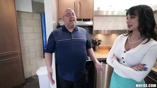 2019-01-12-4305971-a-stepmom-has-needs_720