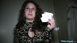 2015-05-11-4069571-18-year-old-gymnast-fucks-in-gym-changing-rooms_720