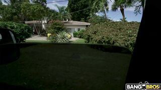 2019-09-18-8925431-low-key-freak-hops-on-the-bus_720