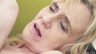 2016-11-15-121048-little-trixie-licks-grandma-540