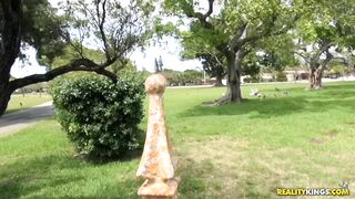 2016-09-25-10796-bottomless-blows_720