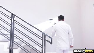 2019-11-24-8924531-sexy-virgin-takes-a-black-dick_720