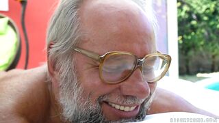 2016-09-21-119778-grandpa-got-me-wet-540