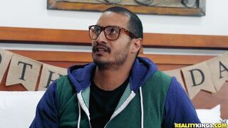 2019-05-12-4357209-stepmom-has-her-day_720