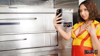 2022-01-05-4499791-creampie-in-a-restaurant-kitchen_720