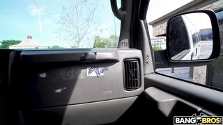 2020-03-04-8942501-small-town-girl-gets-freaky_720