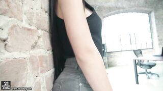 2016-12-03-121279-slamming-sexy-sasha-540