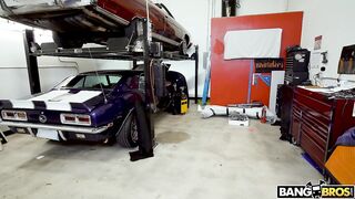 2019-09-15-8913141-milf-and-teen-fuck-car-man_720