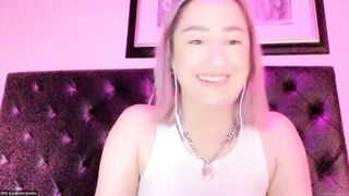 2023-04-19-double-denial-ama-casey-kisses-kylie-le-beau-bts_720