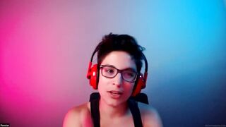 2023-04-19-double-denial-ama-casey-kisses-kylie-le-beau-bts_720