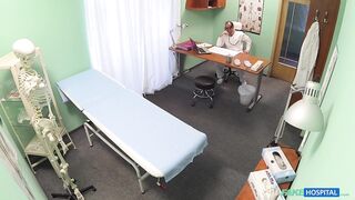 2015-03-13-4086941-skinny-blonde-takes-doctors-advice_720