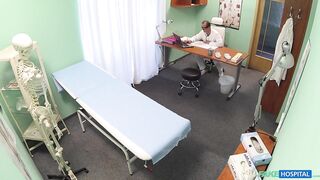 2015-03-13-4086941-skinny-blonde-takes-doctors-advice_720