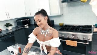 2024-06-22-10205471-she-kneads-it_720