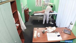 2015-01-06-4084901-nurse-gets-more-then-a-massage-from-the-doctor_720