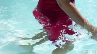 2019-12-06-4408286-deep-water_720