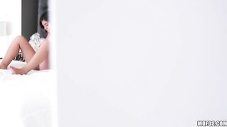 2017-08-04-3022711-kama-sutra-inspired-hookup_720