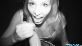 2014-11-02-4068401-blonde-hotel-employee-loves-sex_720