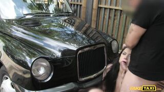 2014-10-13-4072231-hot-babe-cant-pay-for-her-cab-ride_720