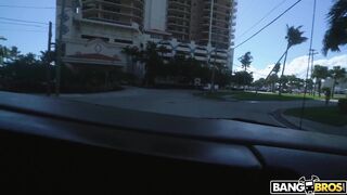 2018-12-19-8913481-sex-on-the-bus_720