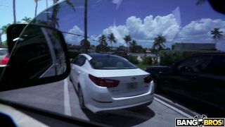 2018-10-17-8957531-tiny-asian-pussy-stretched-on-the-bus_720