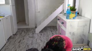 2018-11-06-8956231-big-booty-maid-gets-it-in-the-ass_720