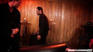 2015-01-08-4150781-the-virgin-scene-7_720