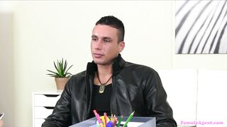 2014-12-02-4080531-hunk-will-do-anything-for-this-job_720