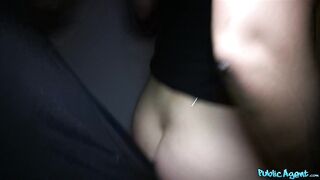 2014-10-28-4071151-hot-brunette-sucks-dick-for-cash_720