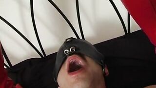 2007-09-22-92-bondage-bed-sex_h265