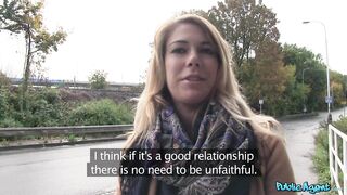 2014-11-18-4070131-blonde-opens-legs-outside-for-cash_720