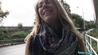 2014-11-18-4070131-blonde-opens-legs-outside-for-cash_720