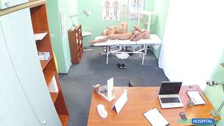 2014-10-23-4084891-nurse-massages-sexy-claustrophobe_720