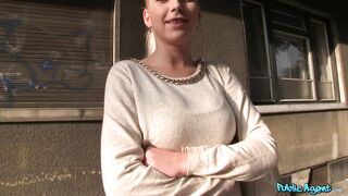 2014-11-07-4069021-blonde-loves-showing-off-on-camera_720