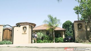 2015-05-08-4180181-meet-the-nudists_720