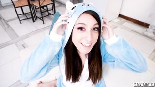 2017-08-25-3005041-anniversary-sex-on-the-couch_720