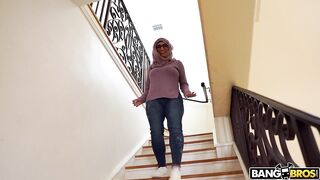 2019-02-23-8931901-deja-vu-with-this-wild-threesome_720