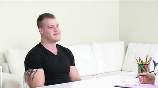 2014-10-14-4078561-muscular-stud-wants-to-fuck-agent_720